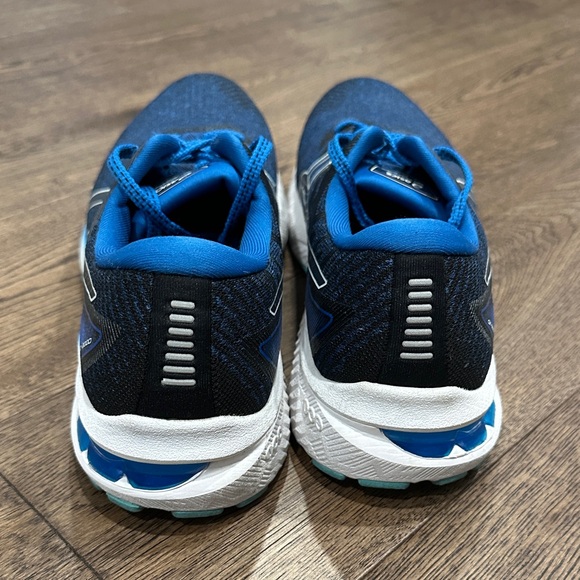 ASICS GT-2000 10 - Picture 3 of 6